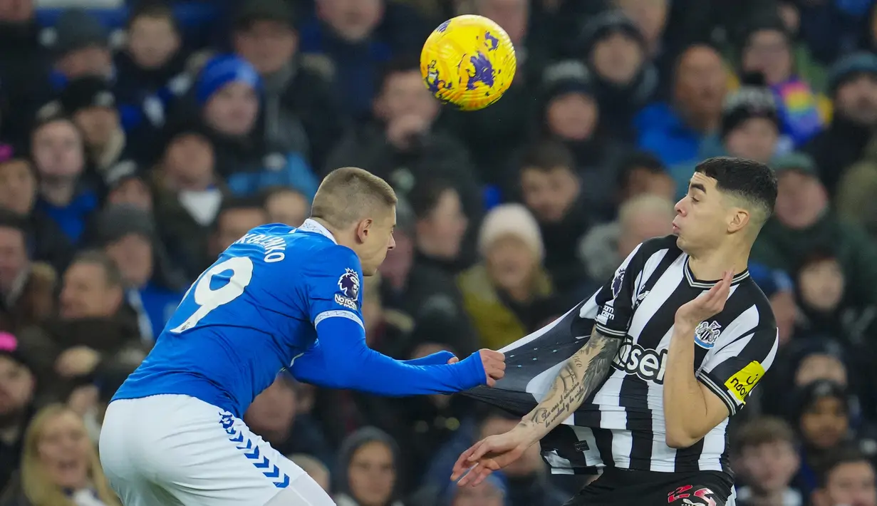 Meski mendapat sanksi pengurangan 10 poin, The Toffees kini menghuni peringkat 17 dengan poin 10. (AP Photo/Jon Super)