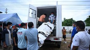 Jenazah Korban Banjir Nepal Mulai Dikremasi dan Dimakamkan Massal