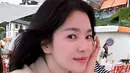 Momen lain yang tidak kalah mencuri perhatian ialah memperlihatkan wajah bare face Song Hye Kyo yang begitu memesona.