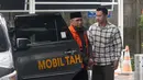 Sebelumnya, Yaqut Cholil Qoumas sempat menjadi tahanan rumah sejak Kamis 19 Maret 2026. Permohonan status tahanan rumah diajukan pihak keluarga pada pada Selasa 17 Maret 2026. Tampak dalam foto, tersangka kasus dugaan korupsi kuota haji tambahan tahun 2023–2024, Yaqut Cholil Qoumas (kiri), saat tiba di Gedung Merah Putih Komisi Pemberantasan Korupsi (KPK), Jakarta, Selasa (24/3/2026). (merdeka.com/Arie Basuki)