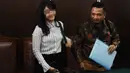 Pegawai kontrak Dewan Pengawas BPJS Ketenagakerjaan yang menjadi korban dugaan pelecehan seksual, RA, menjalani sidang perdana  di PN Jakarta Selatan, Rabu (6/3). Ia menggugat SAB dengan gugatan imateriel Rp1 triliun. (Liputan6.com/Herman Zakharia)