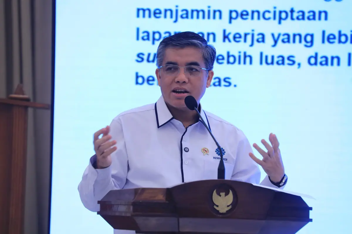 Menaker Yassierli: Bonus Demografi Harus Jadi Momentum untuk Dorong Produktivitas Tenaga Kerja