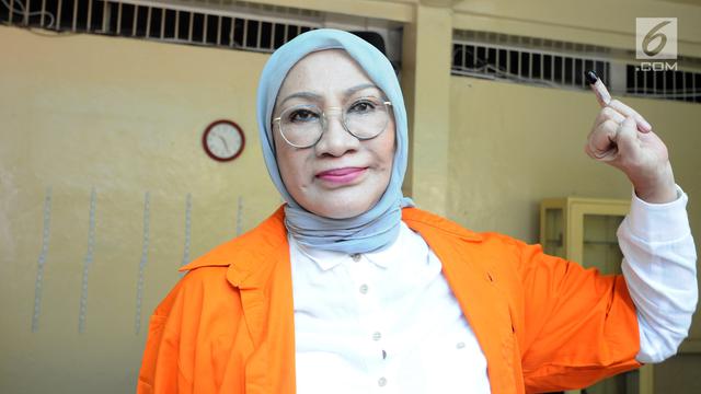 Kenakan Baju Tahanan, Ratna Sarumpaet Coblos di Rutan Polda Metro Jaya