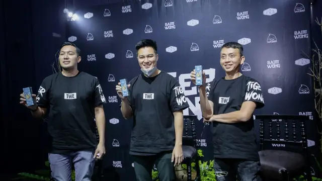 Baim Wong bersama patner bisnisnya saat memperkenalkan liquid Tiger Wong