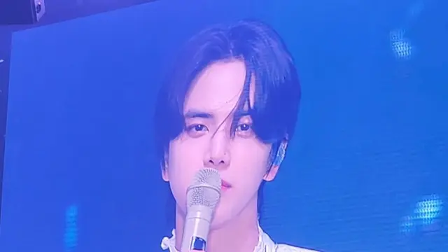 Younghoon di konser The Boyz World Tour: Zeneration in Jakarta