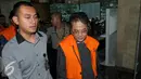 Anggota DPRD Muba, Parlindungan Harahap ditahan KPK, Jakarta, Selasa (26/4). Enam anggota DPRD Muba ditahan terkait suap Laporan Keterangan Pertanggung Jawaban (LKPJ) 2014 dan pengesahan APBD Kabupaten Muba tahun 2015. (Liputan6.com/Helmi Afandi)