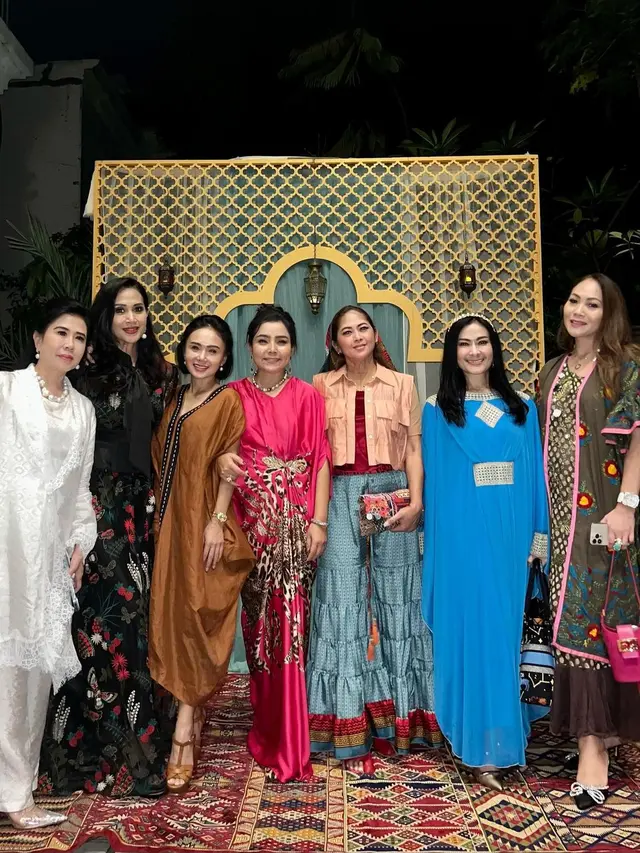 Mayangsari undang Geng arisan Kepompong Buka Puasa Bersama di rumahnya (Foto: instagram dps_diahpermatasari)