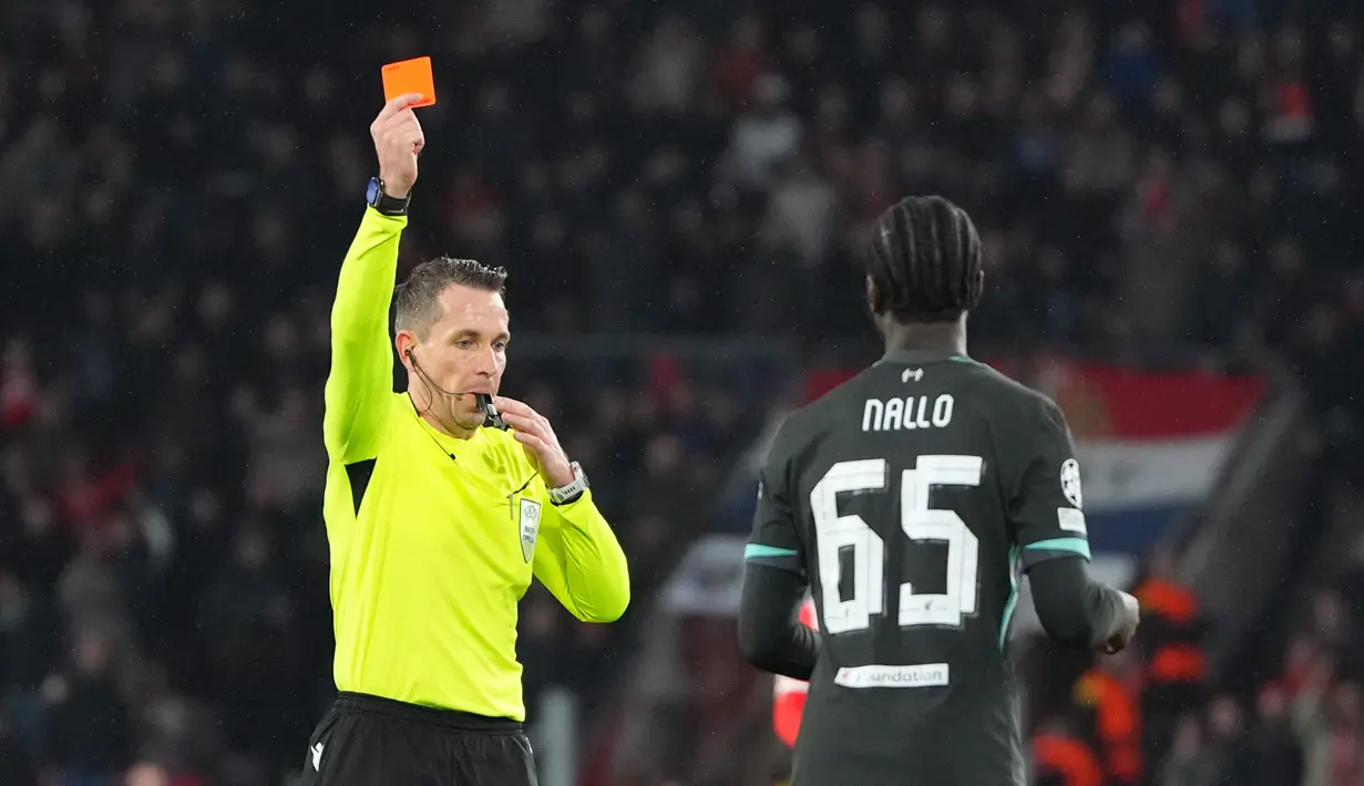 Meski menelan kekalahan, Liverpool tetap kokoh di puncak klasemen Liga Champions dengan 21 poin. PSV finis di posisi 14 dengan 14 poin dan masuk babak playoff. (AP Photo/Peter Dejong)