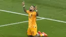 Memphis Depay. Striker Timnas Belanda berusia 28 tahun yang telah membela Barcelona sejak awal musim 2021/2022 ini selalu tampil dalam 4 laga Tim Oranye di Piala Dunia 2022. Pada dua laga pertama ia dimasukkan sebagai pemain pengganti, sementara pada dua laga terakhir ia dimainkan sebagai starter. Memphis Depay mampu menyumbang 1 gol pada laga terakhir di babak 16 besar saat menang 3-1 atas Kroasia. (AP/Ricardo Mazalan)