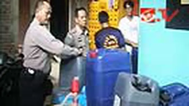 Polisi Sita Puluhan Drum Miras Oplosan