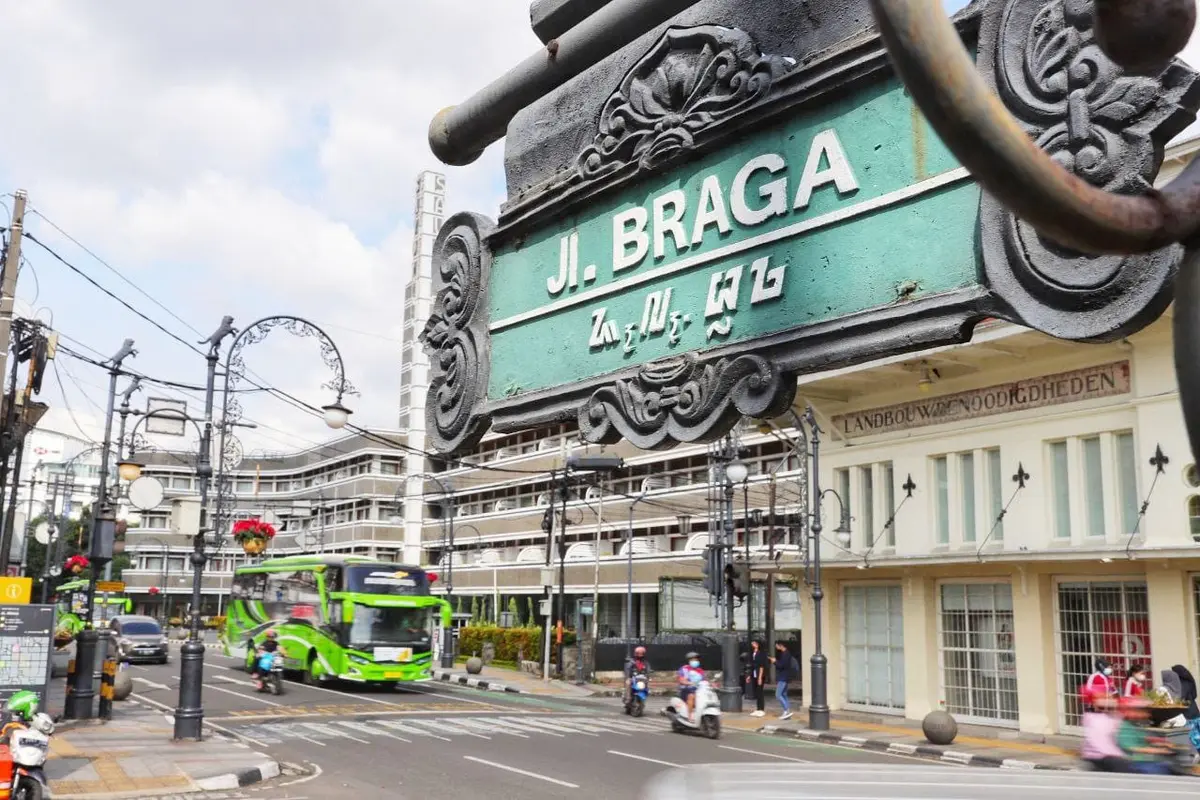 Menikmati Suasana Ngabuburit di Jalan Braga Bandung