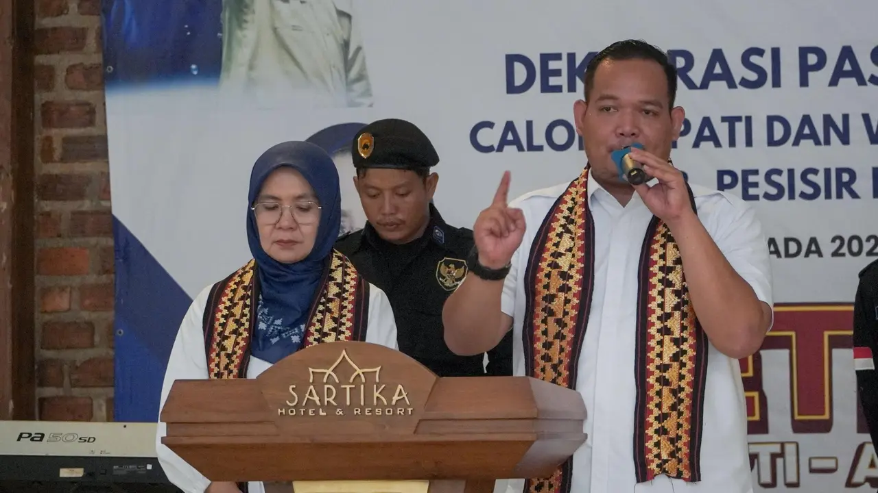 Pasangan calon bupati dan wakil bupati, Septi Dewi Agusnaeni dan Ade Abdul Rochim, secara resmi mendeklarasikan pencalonan mereka  maju di Pilkada Kabupaten Pesisir Barat.