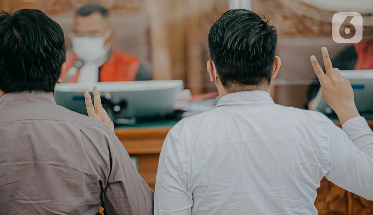 Saksi mengambil sumpah sebelum menjaani sidang lanjutan kasus pembunuhan Brigadir Nopriansyah Yosua Hutabarat atau Brigadir J, dengan terdakwa Ferdy Sambo di PN Jakarta Selatan, Selasa (29/11/2022). JPU menghadirkan sembilan saksi dalam persidangan pekan ketujuh kasus pembunuhan Brigadir J dengan terdakwa Ferdy Sambo dan Putri Candrawathi. (Liputan6.com/Faizal Fanani)