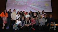 Host, juri, komentator serta alumni D'Academy saat menghadiri Dangdut Academy 3 di SCTV Tower, Rabu (20/1/2016) [foto: Herman Zakharia]