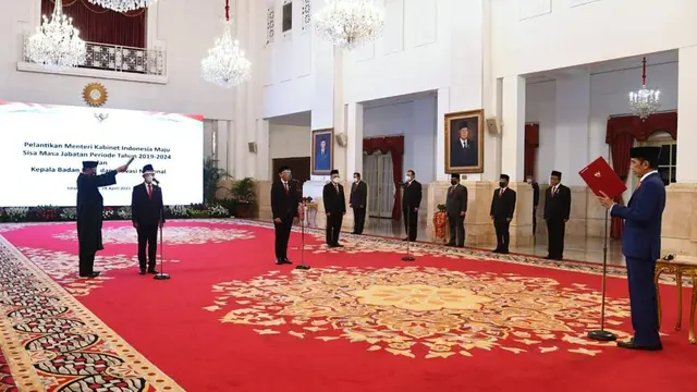 Jokowi melantik Nadiem Makarim dan Bahli Lahadalia