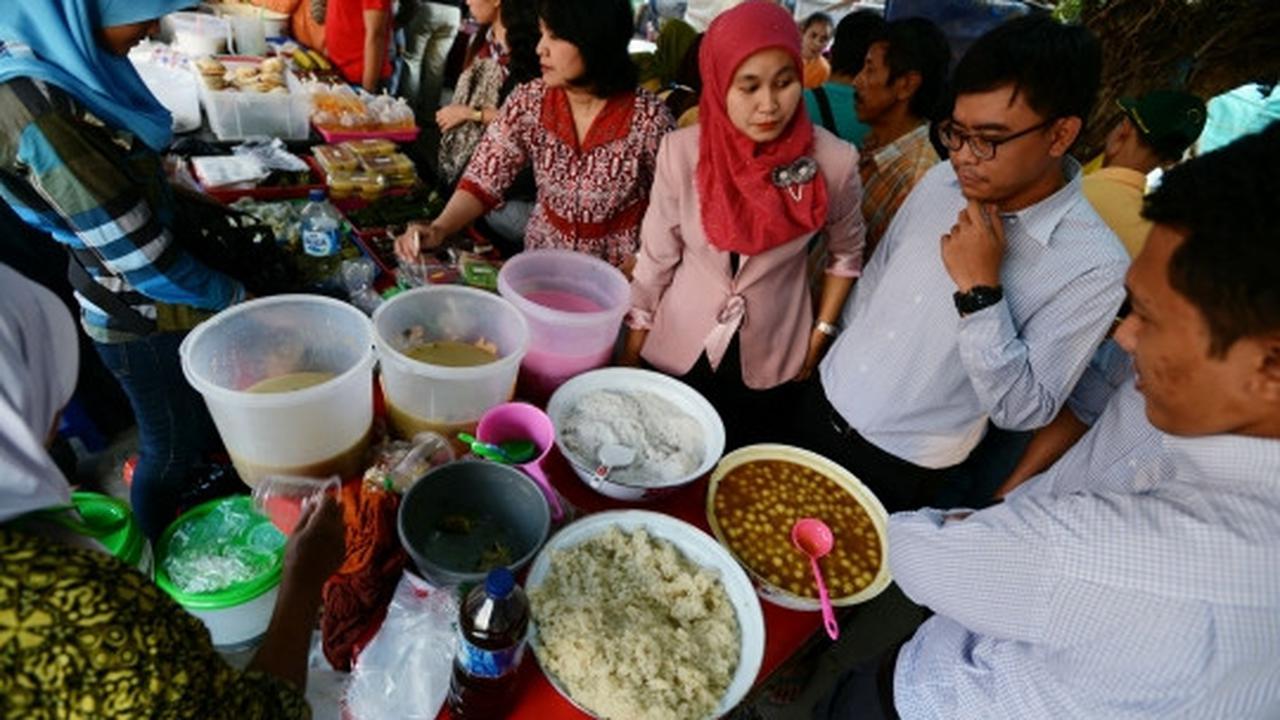 Berburu kuliner Ramadan di pasar takjil Benhil