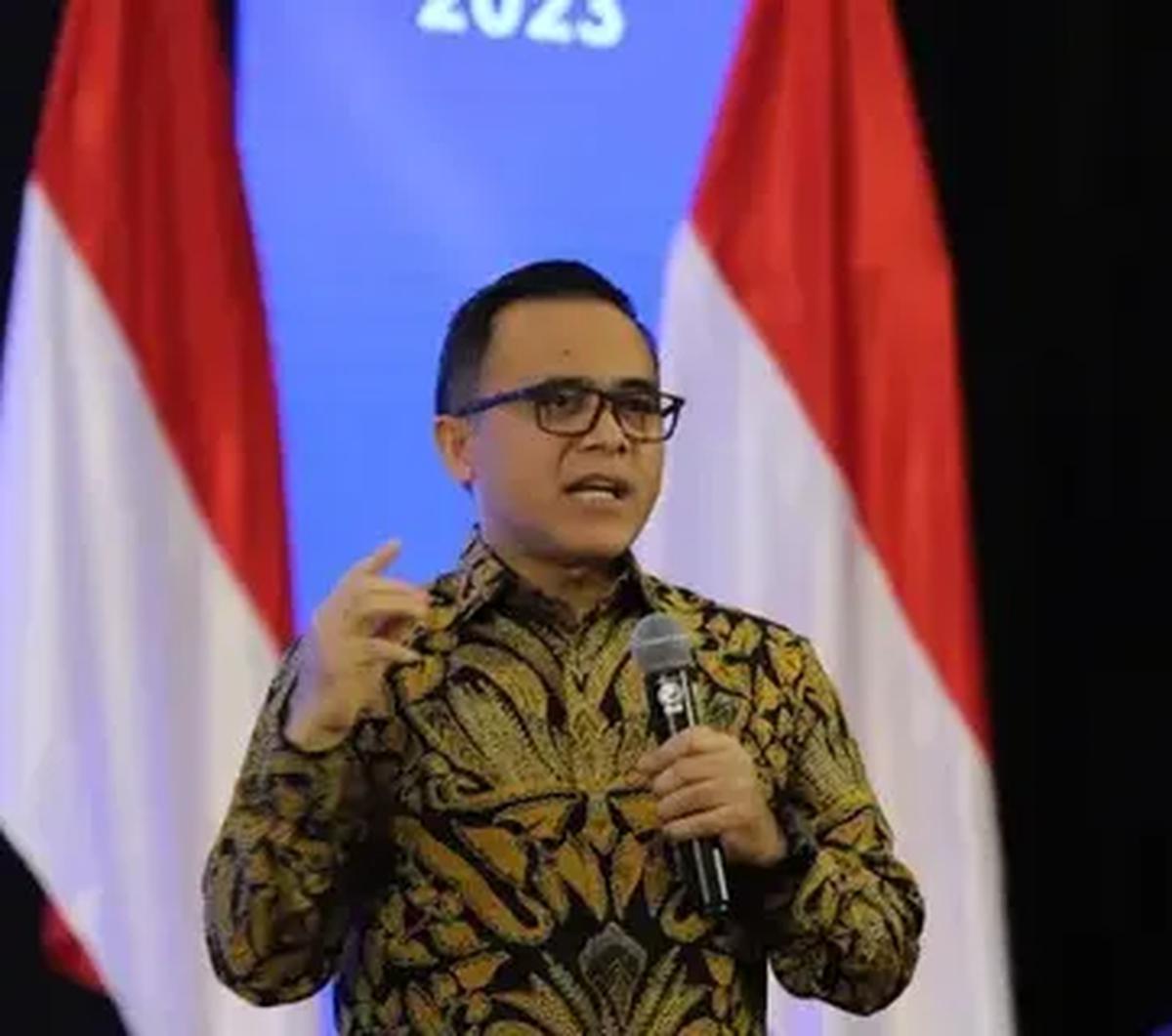 "Tidak dong, tidak boleh ada rekrutmen tenaga honorer yang baru. Kan ini datanya sudah masuk dia tidak boleh ada data honorer baru," kata Anas kepada media, Jakarta, Senin (11/9).