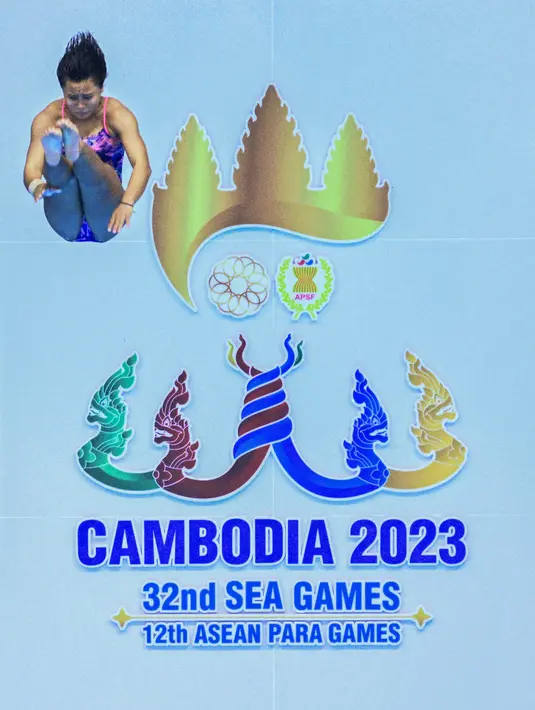 Gladies Lariesa Garina Haga dari Indonesia bertanding pada final Synchro Platform Putri SEA Games ke-32 di Phnom Penh, Kamboja, 10 Mei 2023. (Photo by NHAC NGUYEN / AFP)