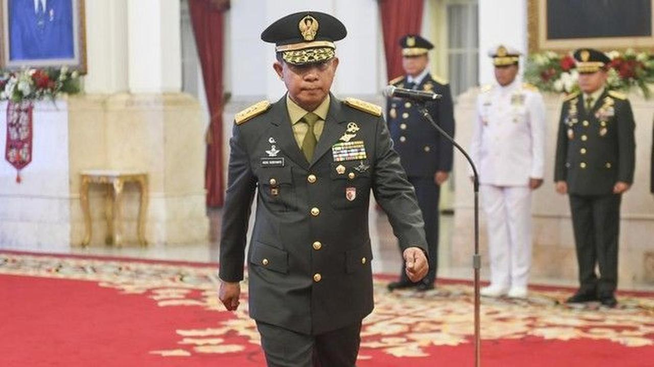 Meski Bintang 4 di Pundak, Panglima TNI Tak Gengsi Berdiri Antre Jajan di Pinggir Jalan 'Harga Merakyat