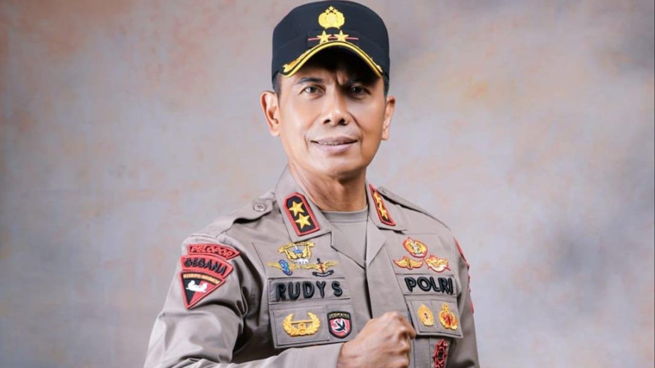 Komjen Pol Rudy Sufahriadi memulai karier di dunia kepolisian sejak lulus dari Akademi Kepolisian (Akpol) pada tahun 1988.