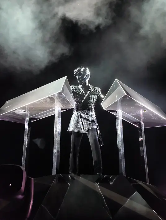 Penampilan Gesaffelstein saat tampil dalam  Coachella Music & Art Festival di Indio, California, Amerika Serikat, 14 April 2019. (FRAZER HARRISON/GETTY IMAGES NORTH AMERICA/AFP)