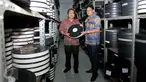 Rizal Ramli menunjukkan koleksi film di ruang penyimpanan Sinematek Indonesia di Jakarta, Rabu (14/9). Rizal mengajak warga Jakarta untuk menjadi warga yang berbudaya dan beradab serta mencintai hasil karya film Indonesia. (Liputan6.com/Gempur M Surya)