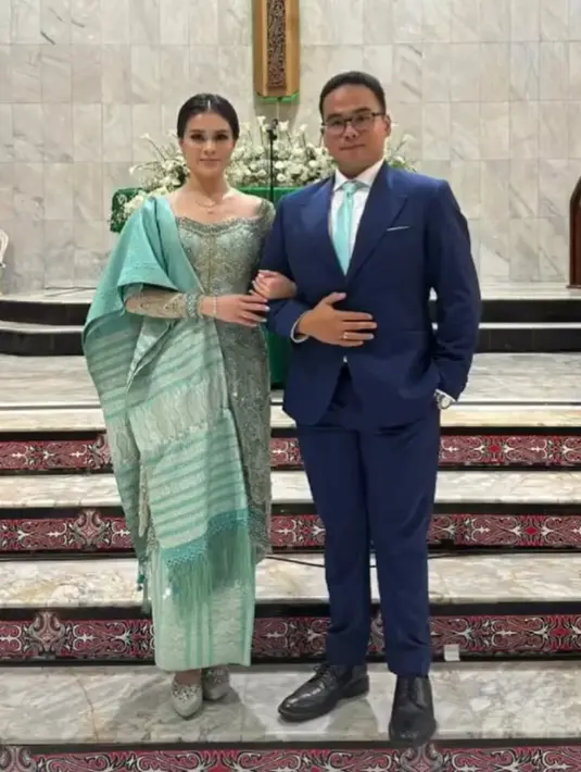 <p>Setelah resmi tunangan, Chen Giovani dan Fritz Hutapea melangsungkan adat Partumpolon [@chengiovanis]</p>