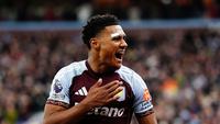Penyerang andalan Aston Villa, Ollie Watkins melakukan selebrasi usai mecetak gol ke gawang Liverpool pada laga pekan 37 Premier League 2025/2026, Sabtu (16/5/2026) diini hari WIB. (AP Photo/Jacob King)
