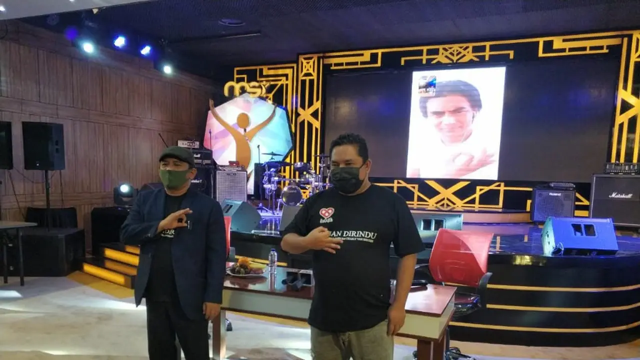Gus Syauqi dan Charly van Houten