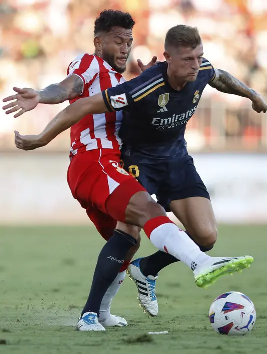 Namun Real Madrid berhasil membalikkan keadaan berkat brace Jude Bellingham dan gol Vinicius Junior. (AP Photo/Fermin Rodriguez)