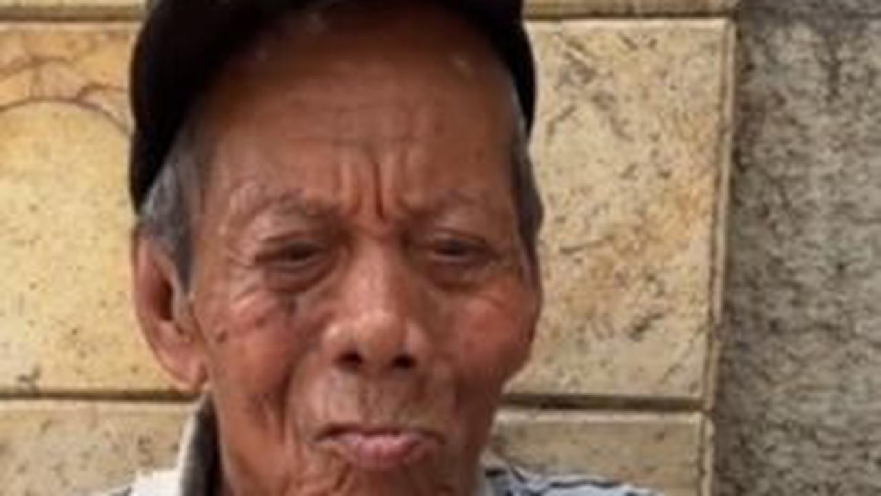 "Ini sudah kelebihan. Ikhlas?" ungkapnya. <br><br>"Iya, itu rezeki buat bapak ya, mohon diterima," tutur sang pemilik video. <br>