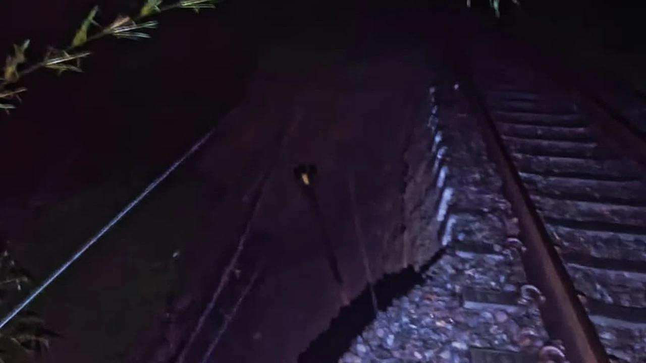 Longsor di Jalur Kereta Cibeber-Lampegan, Sejumlah Perjalanan Kereta Dibatalkan