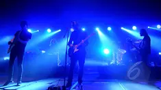 Band asal Denmark, Mew kembali menunjukan kemampuannya dalam konser yang digelar di Skenoo Hall, Gandaria City, Jakarta, Selasa (31/3/2015). (Liputan6.com/Faisal R Syam)