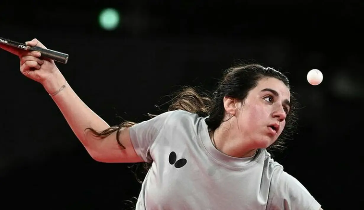 Dalam pertandingan pembukaan, Zaza bertanding melawan Liu Jia dari Austria yang usianya jauh di atasnya, yakni 39 tahun. (Instagram/syriah_footbal_team).