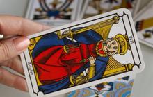 5 Game Kartu Paling Seru untuk Party di Rumah, Dari Baca Tarot hingga Game Taktik yang Bikin Heboh