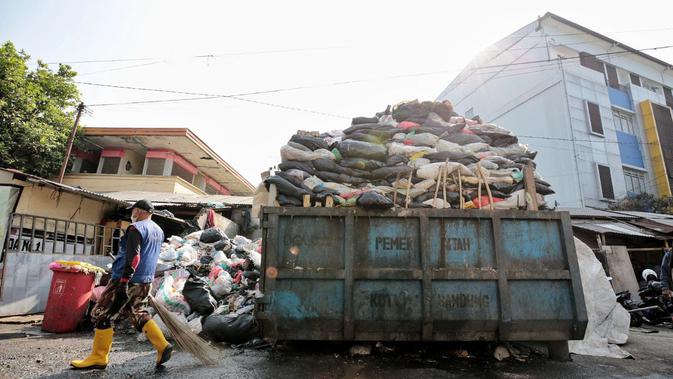 Anggaran Pengolahan Sampah Bandung Rp 348 M, untuk Gaji Petugas hingga Pengadaan Gerobak
