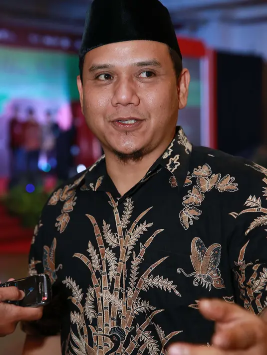 Sejak lima tahun belakangan ini, musisi grup musik Padi itu menjadi relawan Dompet Dhuafa. Andi Fadly Arifuddin alias Fadly merasakan kepuasan tersendiri berguna bagi yang lain.(Deki Prayoga/Bintang.com)