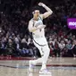 Selebrasi Yuta Watanabe saat membantu Nets mengalahkan Blazers di lanjutan NBA (AP)