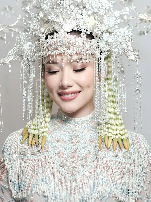 6 Potret Cantik Athina Papadimitriou Menikah dengan Rio Haryanto, Tampil Super Flawless dengan Brand Makeup Lokal