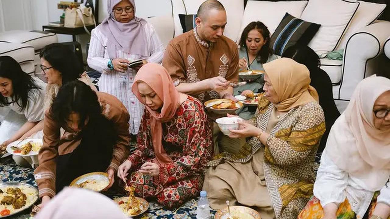 7 Potret BCL Rayakan Ultah dengan Buka Bersama, Dihadiri Ibu Mertua