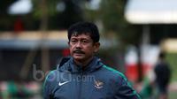 Pelatih Timnas U-19, Indra Sjafri saat memimpin latihan di Stadion Atang Sutresna Kopasus, Cijantung, Kamis (06/04/2017). Latihan bagian dari seleksi tim persiapan Piala AFF U-18 di Myanmar. (Bola.com/Nicklas Hanoatubun)