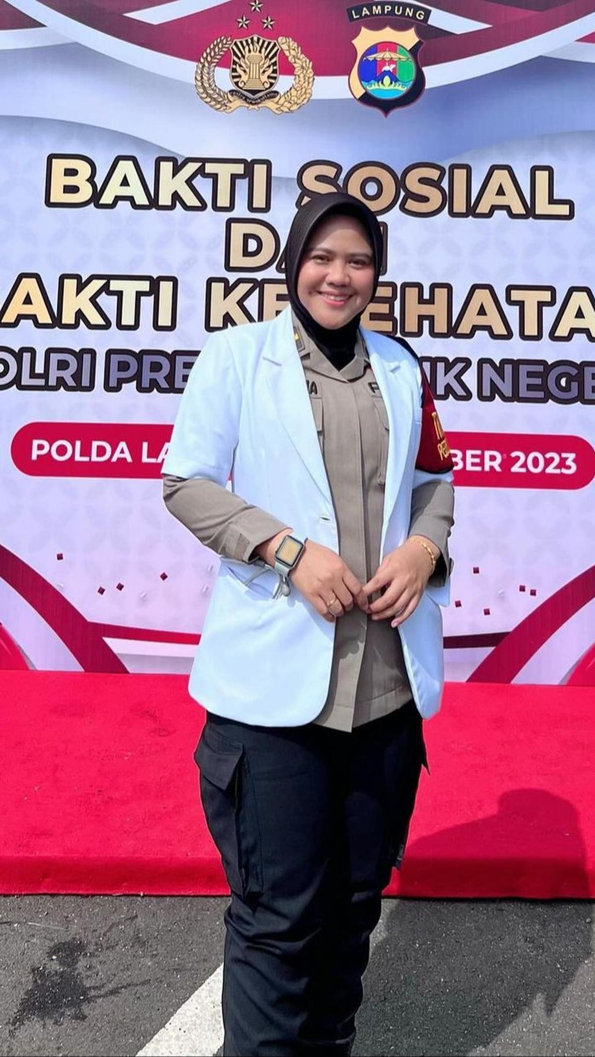 Sebagaimana diketahui, Iptu Silvia merupakan seorang dokter polisi. Ia diketahui&nbsp; bertugas di Biddokkes Polda Lampung.<br>