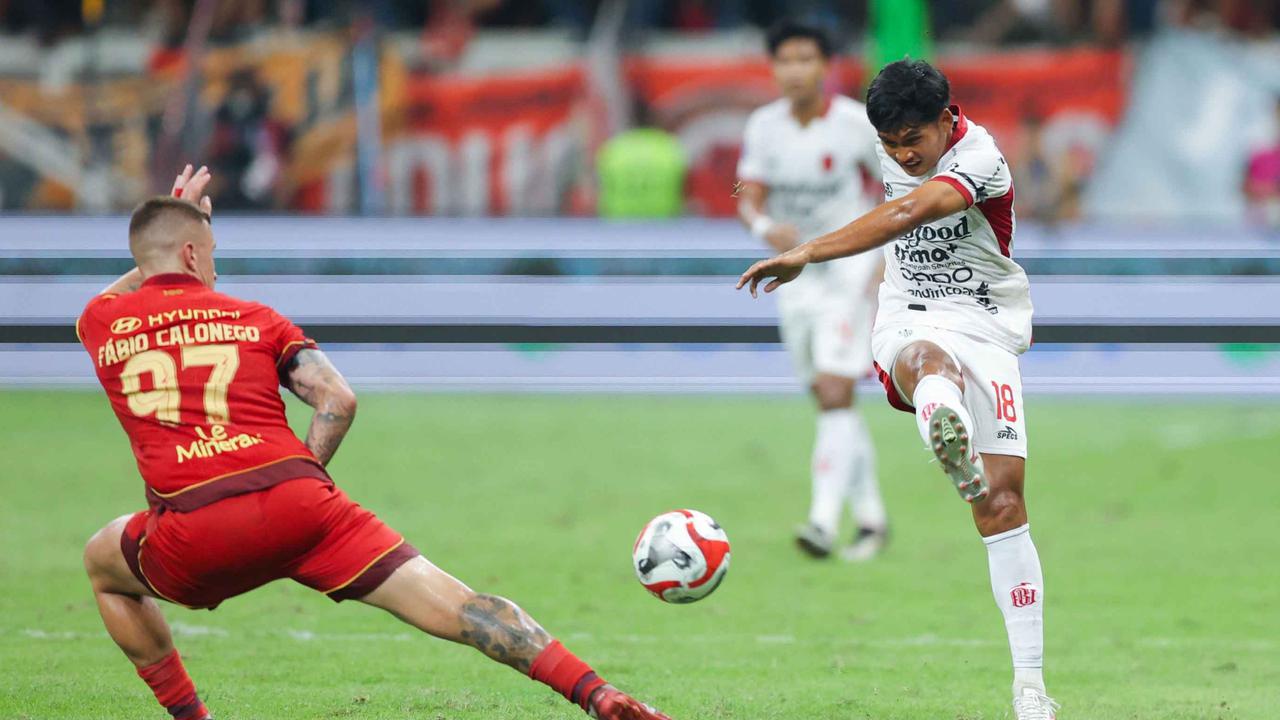 FOTO: Bali United Curi Poin di JIS, Persija Harus Puas dengan Hasil Seri