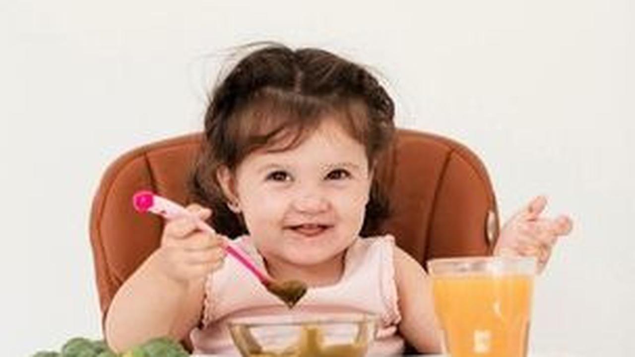 Selain itu menu mpasi ini tinggi kalori. Sehingga ibu tidak perlu risau dengan BB si kecil. Yuk siapkan bahannya dan kita mulai masak sekarang. Selamat mencoba dan semoga buah hati suka ya.