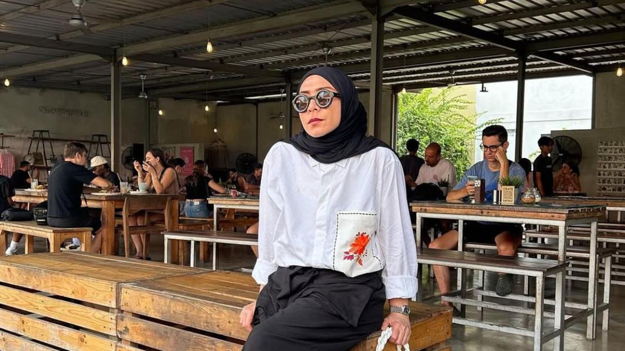 Pesona Melly Goeslaw di Usia 51 Tahun, Netizen Terpukau dengan Gaya Modisnya