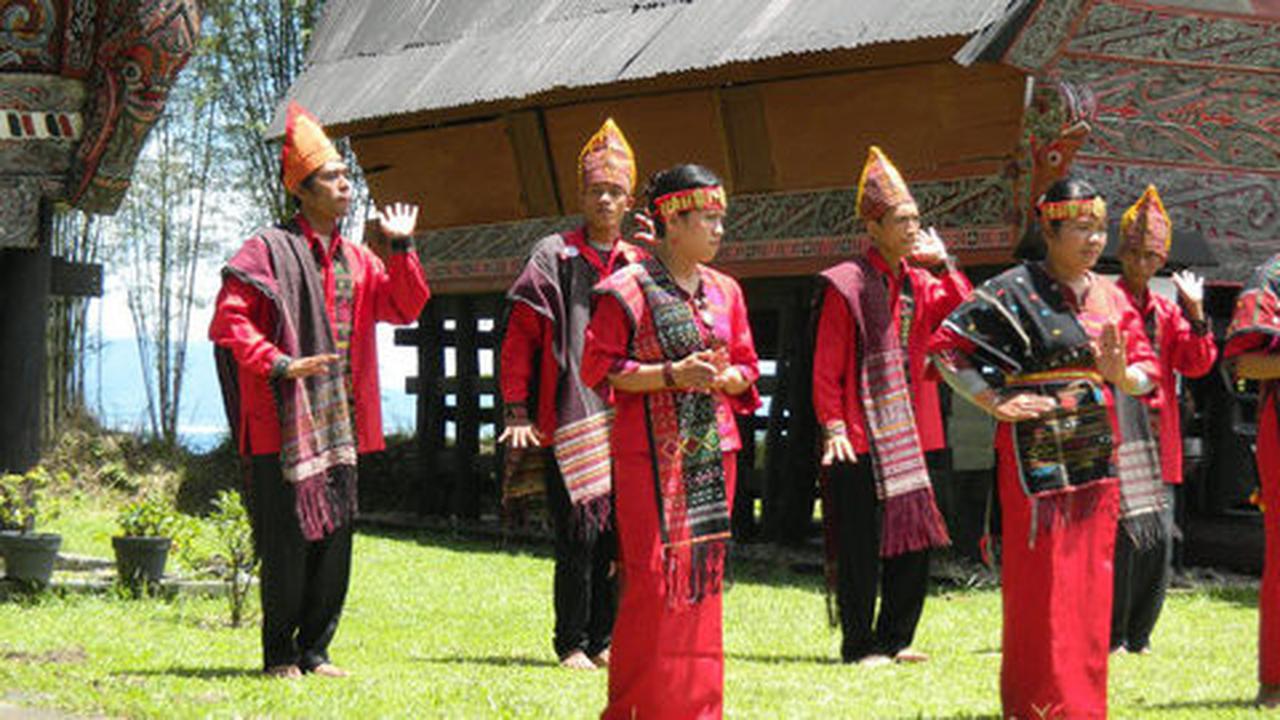 Lagu-lagu daerah ini terkenal dan dinyanyikan bule di mancanegara
