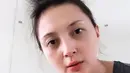 <p>Dalam beberapa foto yang diunggahnya dalam media sosial, ia pun dipuji bak ABG. Apalagi saat tidak mengenakan makeup, Della Puspita terlihat cantik natural. (FOTO: instagram.com/dellapuspita00/)</p>