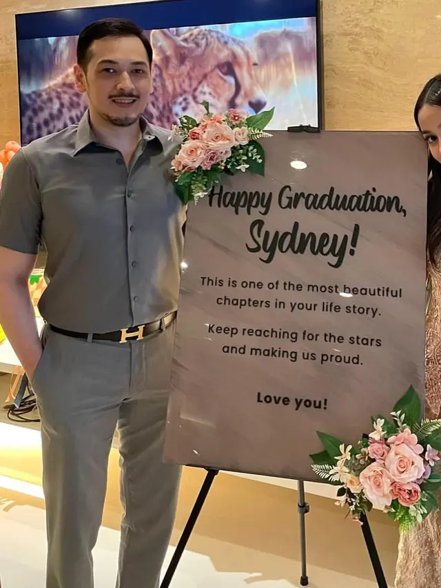 Cut Tari saat Momen Wisuda Putrinya Sydney. [@cuttaryofficial]