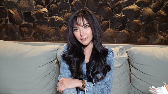 Ayu Aulia dilaporkan tunangannya, Abhinaya Rakan Adira, di Polsek Metro Tanah Abang.