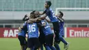 Pemain Home United merayakan gol yang dicetak oleh Hafiz Noor ke gawang PSM Makassar pada laga Piala AFC 2019 di Stadion Pakansari, Jawa Barat, Selasa (30/4). PSM menang 3-2 atas Home United. (Bola.com/M Iqbal Ichsan)